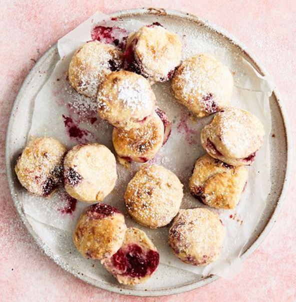 Scones med chokolade og hindbær i airfryer