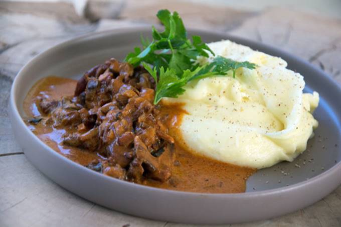 Bøf Stroganoff med cremet kartoffelmos