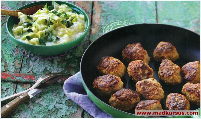 Frikadeller med stuvet spidskål