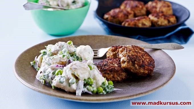 Frikadeller med hjemmelavet kartoffelsalat