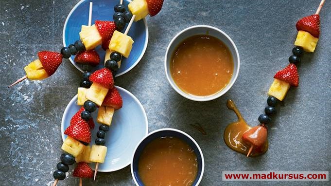 Frugtspid og karamelfondue