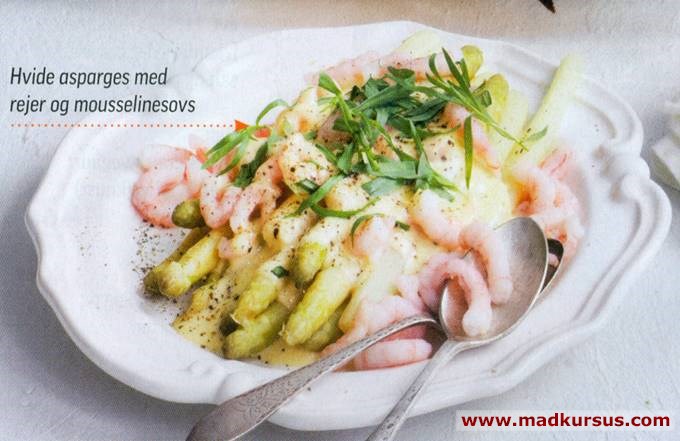 Hvide asparges med rejer og mousselinesauce