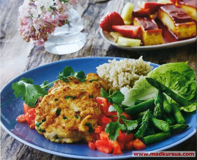 Krydrede fiskefrikadeller og cremet karamelrand