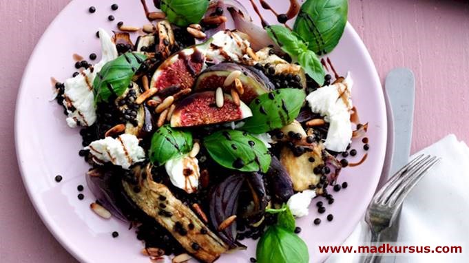 Lun linsesalat med bagt aubergine og figner