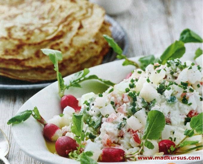 Madpandekager med hytteostsalat og røget hellefisk