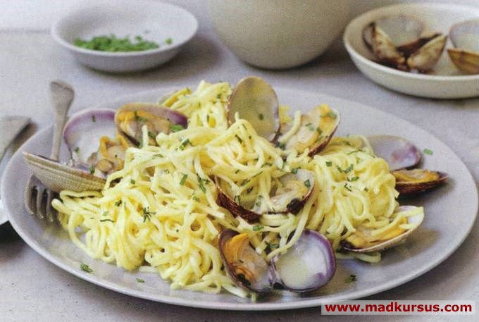 Pasta med venusmuslinger og estragon