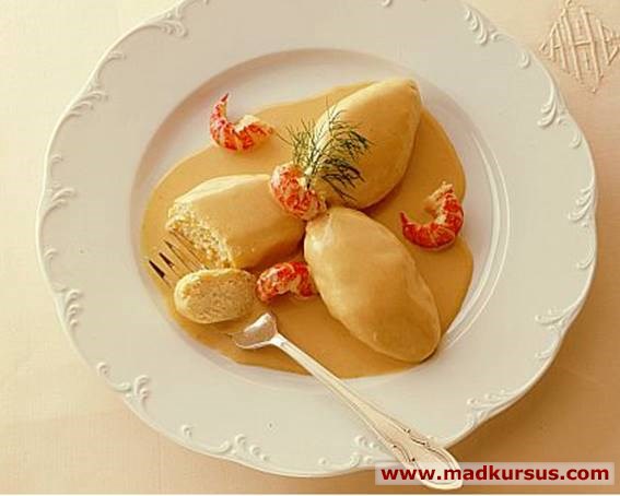 Quenelles med sauce Nantua