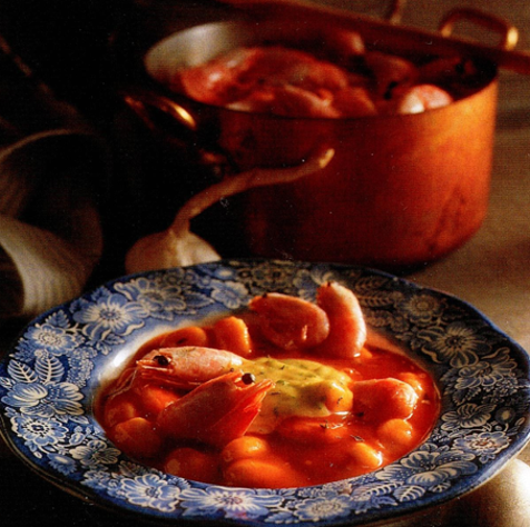 Gryde med fiskeboller, rejer og hvidløg