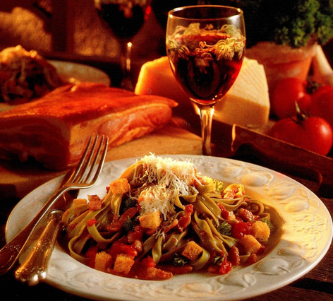 Pasta med flæsk og croutoner