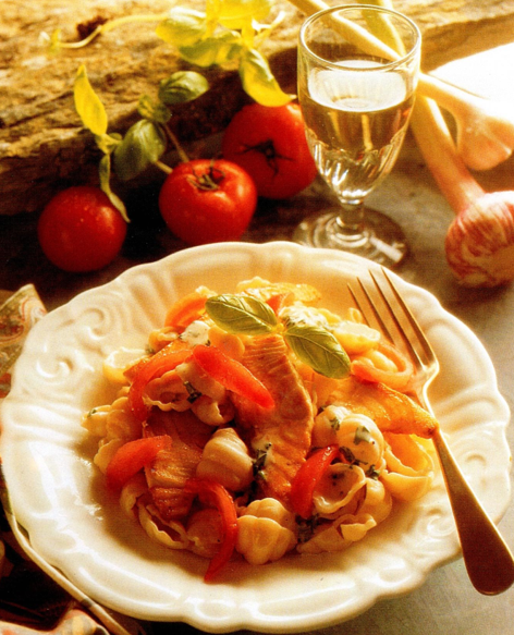 Pasta med laks og basilikum