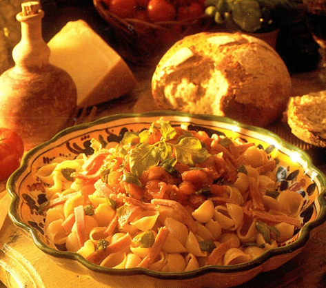 Pastasnegle med tomatsovs