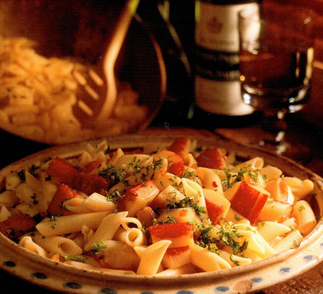 Safranpasta med krabbepinde