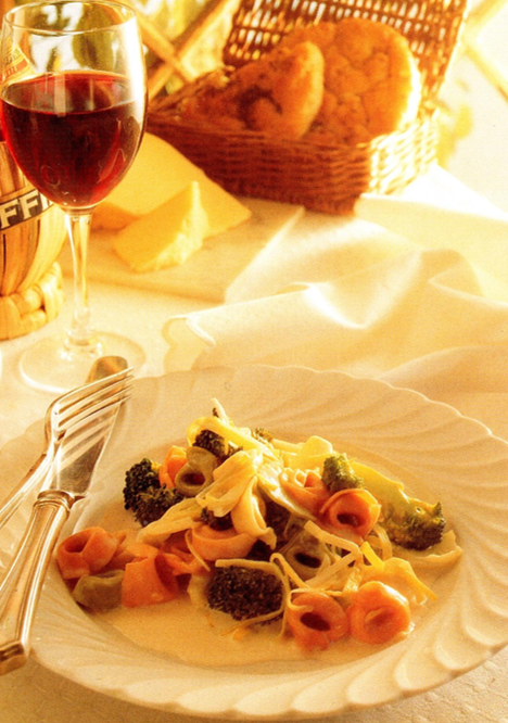 Tortellini med broccolisovs